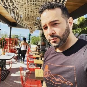 Meet your Posher, Efrain